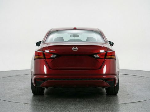 Used 2025 Nissan Altima 2.5 SV FWD image 7