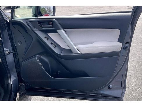 Used 2015 Subaru Forester 2.5i w/ Alloy Wheel Package AWD/4WD image 25