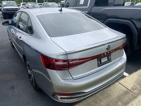 Used 2025 Volkswagen Jetta SEL FWD image 3