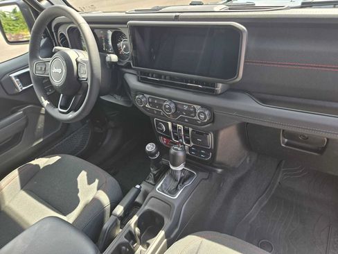 Used 2026 Jeep Wrangler Unlimited Rubicon AWD/4WD image 11