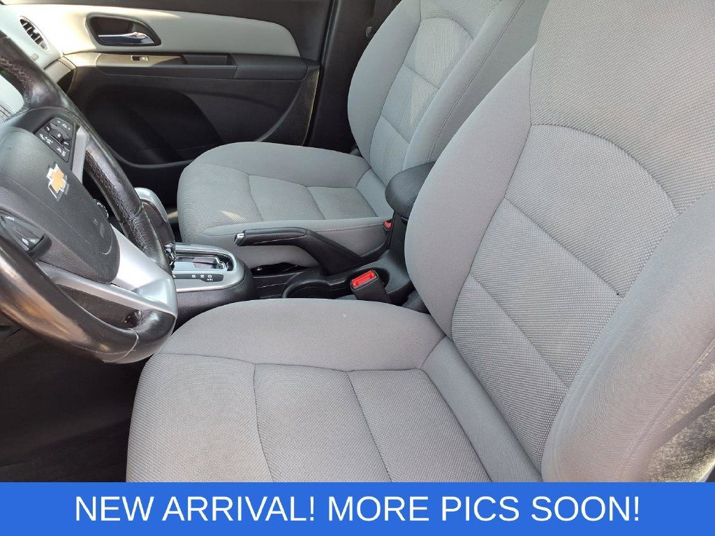 Used 2014 Chevrolet Cruze LT FWD image 3