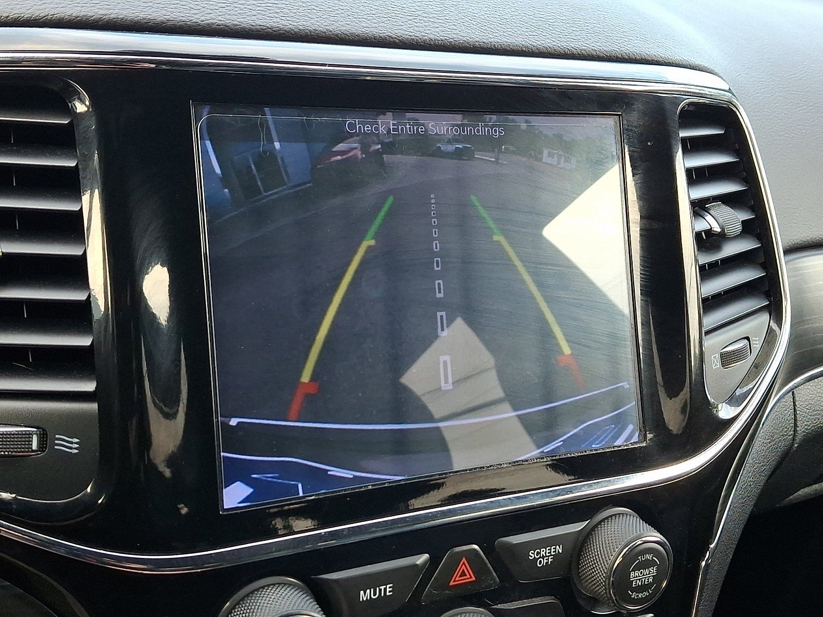 Used 2019 Jeep Grand Cherokee Limited AWD/4WD image 18
