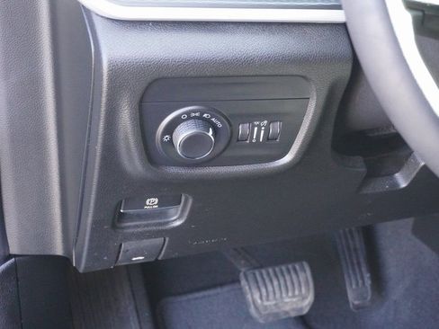 Used 2024 Jeep Grand Cherokee Laredo image 16