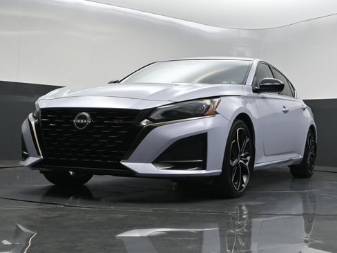 Used 2023 Nissan Altima 2.5 SR w/ SR Premium Package FWD image 40