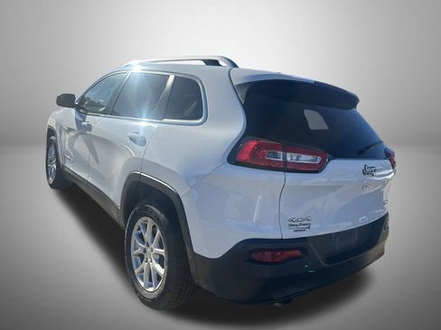 Used 2016 Jeep Cherokee Latitude w/ Cold Weather Group image 3
