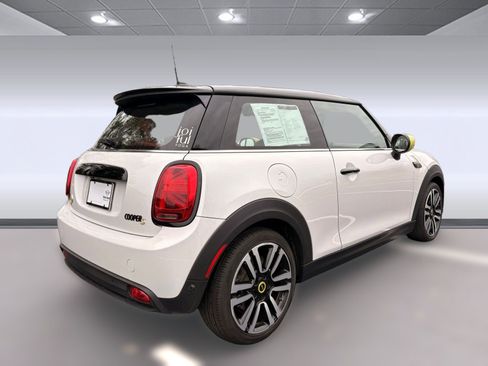 Certified 2024 MINI Cooper SE image 9