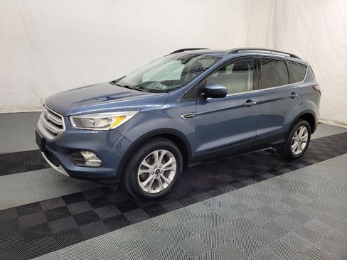 Used 2018 Ford Escape SE FWD image 2