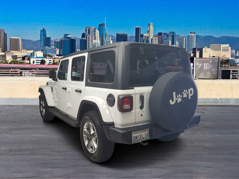 Used 2018 Jeep Wrangler Unlimited Sahara image 5