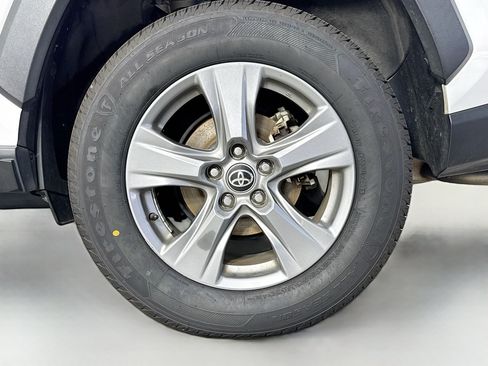 Certified 2022 Toyota RAV4 XLE w/ XLE Grade Weather Package AWD/4WD image 31