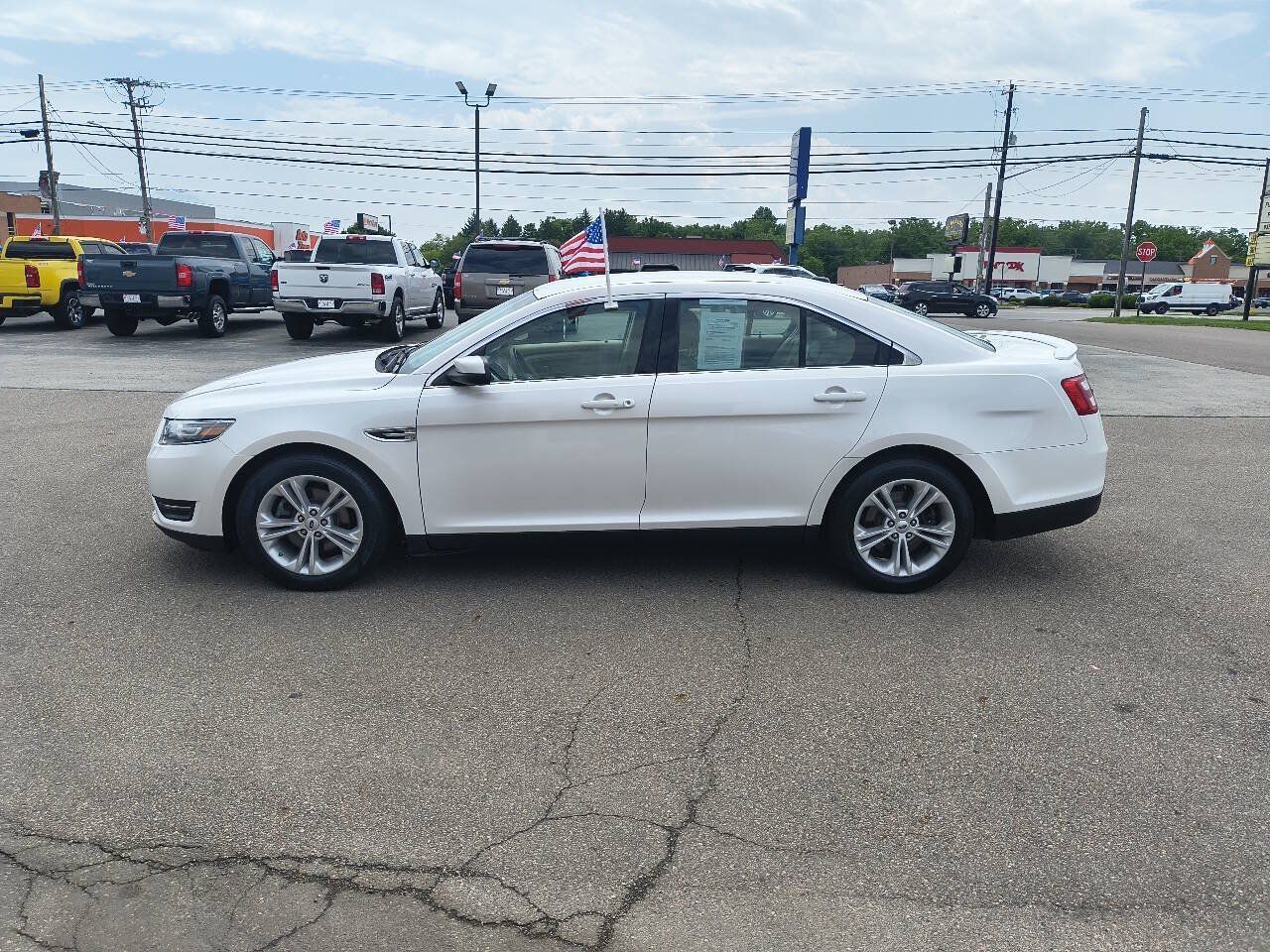 Used 2018 Ford Taurus SEL w/ Equipment Group 201A FWD image 9