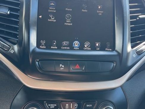 Used 2015 Jeep Cherokee Latitude w/ Comfort/Convenience Group AWD/4WD image 47