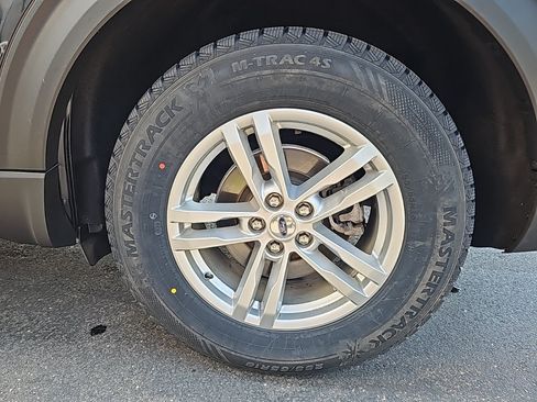 Used 2020 Ford Explorer XLT w/ Equipment Group 202A AWD/4WD image 21
