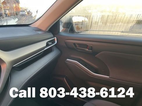 Used 2024 Toyota Highlander LE FWD image 28