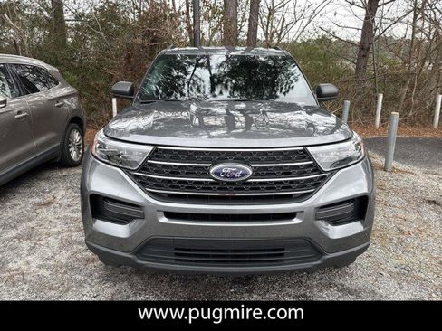 Used 2024 Ford Explorer XLT image 2