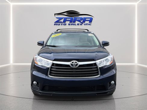 Used 2016 Toyota Highlander XLE AWD/4WD image 2