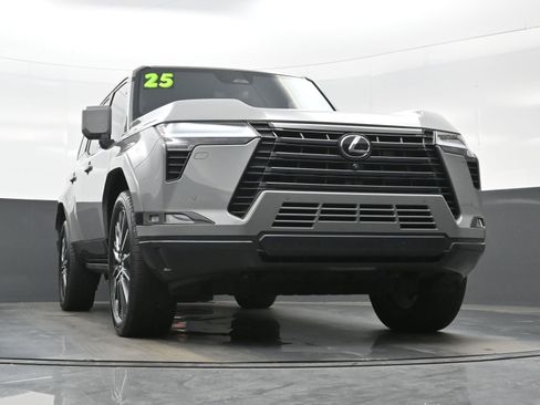 Used 2025 Lexus GX 550 w/ Accessory Package (2T) AWD/4WD image 34