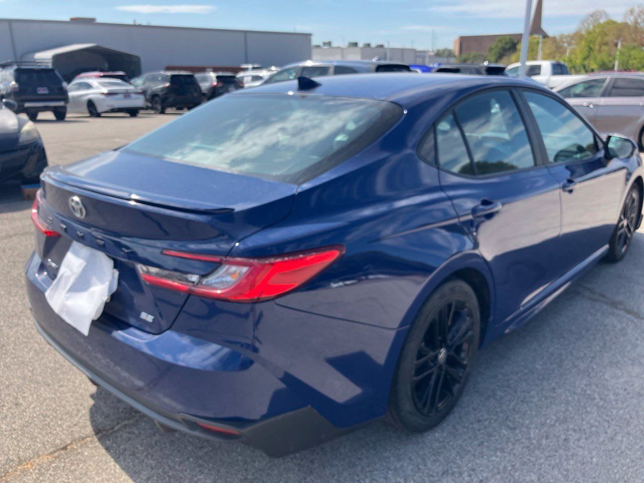 Used 2025 Toyota Camry SE FWD image 4