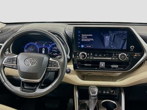 Used 2023 Toyota Highlander Limited FWD image 20