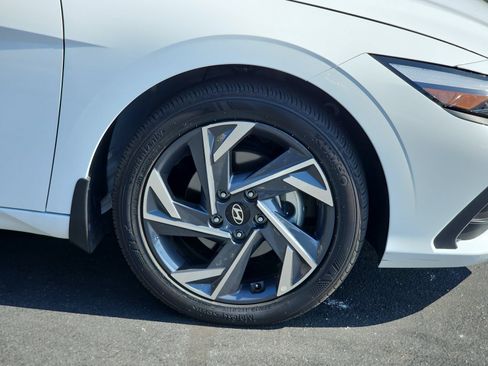 Used 2025 Hyundai Elantra Sport FWD image 10