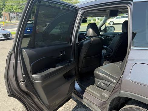 Used 2017 Honda Pilot Touring image 42