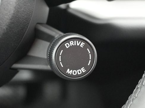 Used 2025 Porsche Cayenne Base image 20