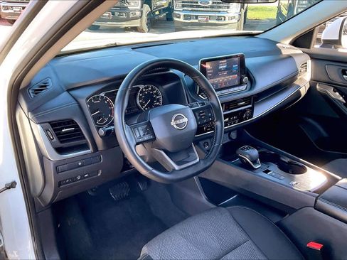 Used 2025 Nissan Rogue SV image 16