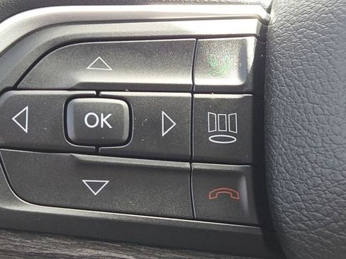 Used 2023 Jeep Grand Cherokee L Limited w/ Luxury Tech Group II image 19