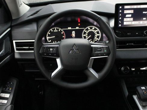 New 2026 Mitsubishi Outlander SE image 21