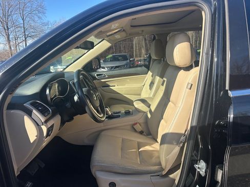 Used 2017 Jeep Grand Cherokee Limited image 11