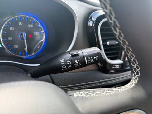 New 2027 Chrysler Pacifica Select FWD image 18