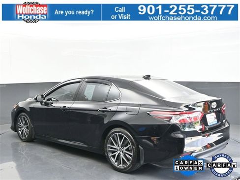 Used 2023 Toyota Camry XLE image 3