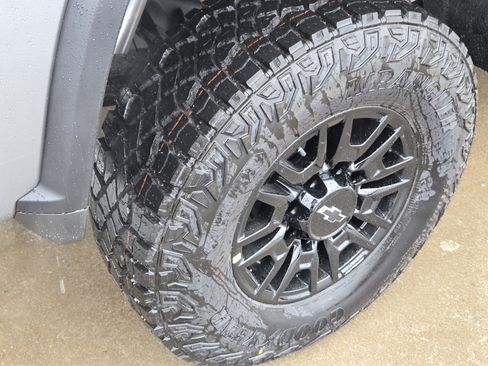 New 2026 Chevrolet Silverado 2500 ZR2 AWD/4WD image 9