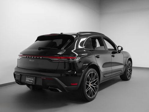 Certified 2024 Porsche Macan AWD/4WD image 12