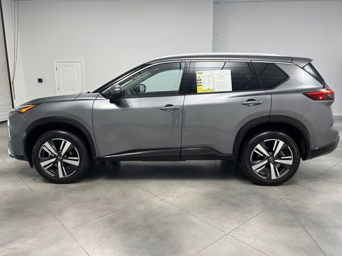 Used 2025 Nissan Rogue SL FWD image 4