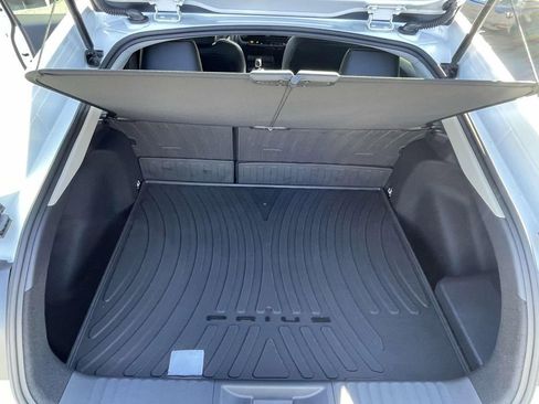 New 2026 Toyota Prius FWD image 7