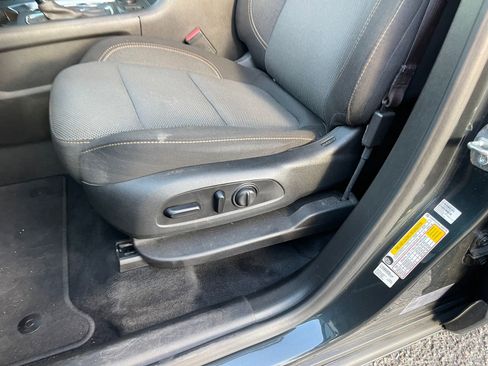 Used 2020 Chevrolet Traverse LT image 14