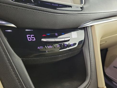 Used 2018 Cadillac XT5 FWD image 26