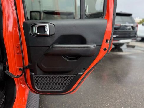 Used 2019 Jeep Wrangler Unlimited Sahara w/ Advanced Safety Group AWD/4WD image 20