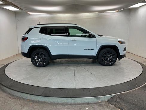 New 2026 Jeep Compass Latitude image 6
