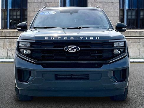Certified 2025 Ford Expedition Active AWD/4WD image 3