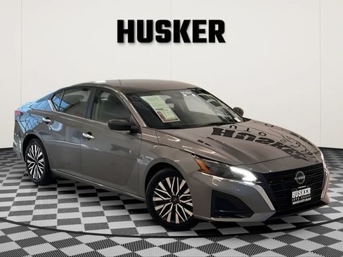 Used 2024 Nissan Altima 2.5 SV FWD image 1