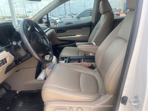 Used 2023 Honda Odyssey EX-L image 3