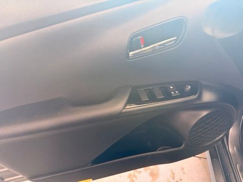 Used 2022 Toyota Prius XLE FWD image 9