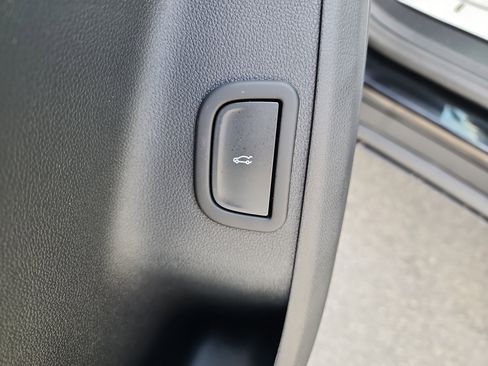 New 2026 Chevrolet Traverse LT w/ Sun and Wheel Package image 13