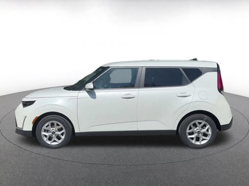 Used 2025 Kia Soul LX w/ LX Technology Package FWD image 8