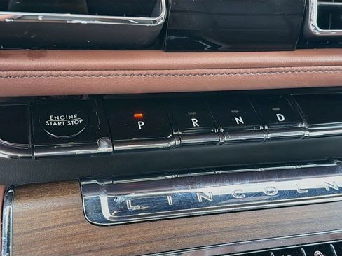 Used 2025 Lincoln Aviator Reserve w/ Equipment Group 201A AWD/4WD image 18