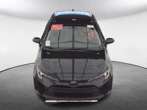 Used 2025 Toyota Corolla LE FWD image 2