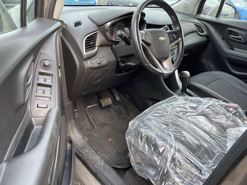 Used 2022 Chevrolet Trax LT w/ Sport Edition image 9