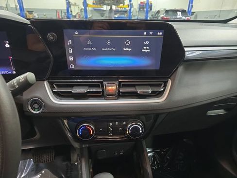Used 2025 Chevrolet TrailBlazer LT AWD/4WD image 21