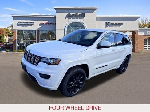 Certified 2022 Jeep Grand Cherokee Laredo X image 4